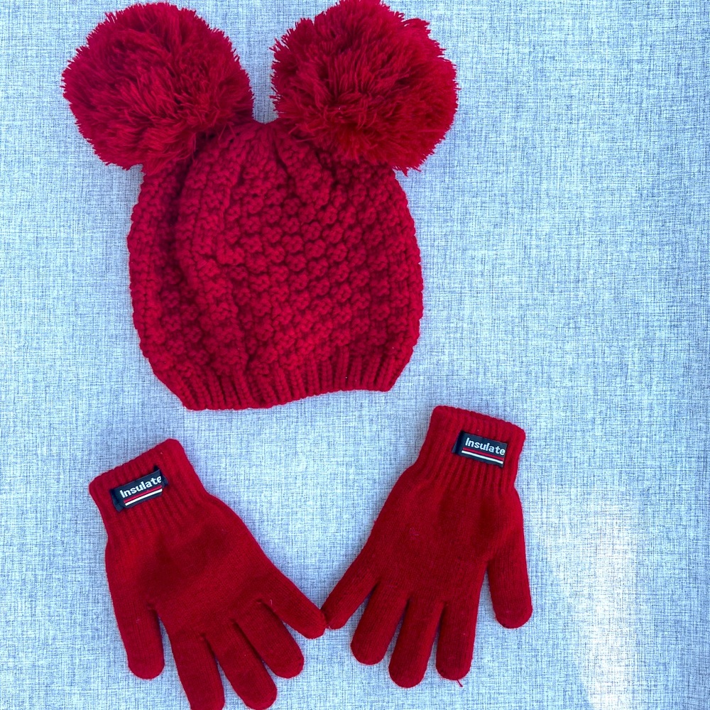 Women's  Winter set! Include Red Hat with pom pom and red Gloves
